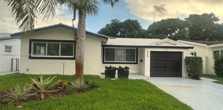 House in Hollywood, Florida 3 bedrooms, 146.79 sq.m. № 1895415