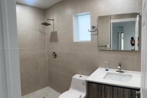 House in Hollywood, Florida 3 bedrooms, 146.79 sq.m. № 1895415 - photo 7