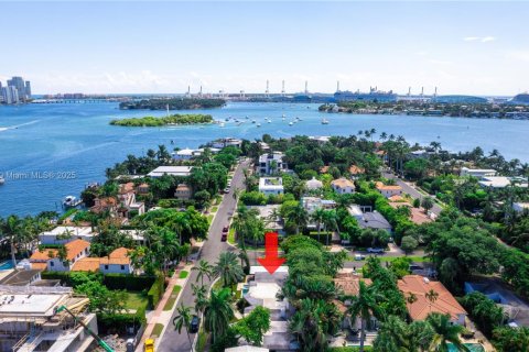 House in Miami Beach, Florida 3 bedrooms, 264.12 sq.m. № 1864208 - photo 10