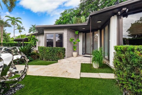 House in Miami Beach, Florida 3 bedrooms, 264.12 sq.m. № 1864208 - photo 23