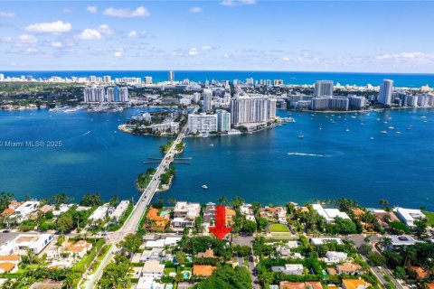 House in Miami Beach, Florida 3 bedrooms, 264.12 sq.m. № 1864208 - photo 12