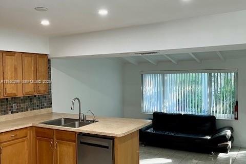 Снять в аренду квартиру в Форт-Лодердейл, Флорида 2 спальни, 253.99м2, № 1998484 - фото 11