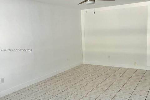 Снять в аренду квартиру в Форт-Лодердейл, Флорида 2 спальни, 253.99м2, № 1998484 - фото 4