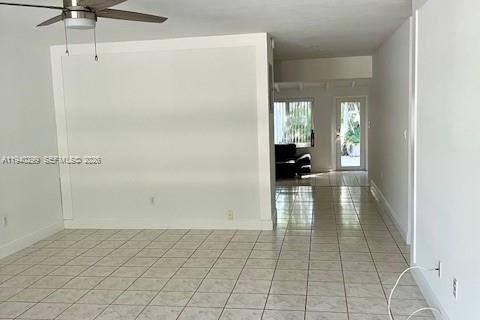 Снять в аренду квартиру в Форт-Лодердейл, Флорида 2 спальни, 253.99м2, № 1998484 - фото 5