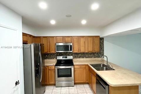 Снять в аренду квартиру в Форт-Лодердейл, Флорида 2 спальни, 253.99м2, № 1998484 - фото 12