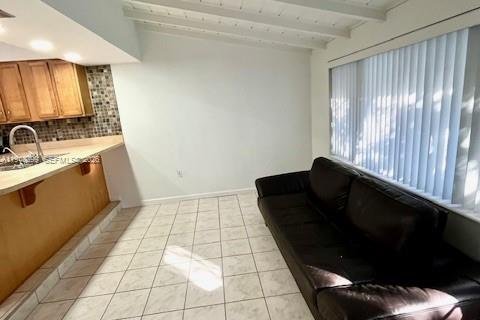 Снять в аренду квартиру в Форт-Лодердейл, Флорида 2 спальни, 253.99м2, № 1998484 - фото 16