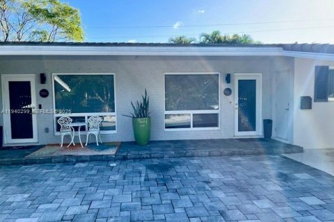 Снять в аренду квартиру в Форт-Лодердейл, Флорида 2 спальни, 253.99м2, № 1998484 - фото 2