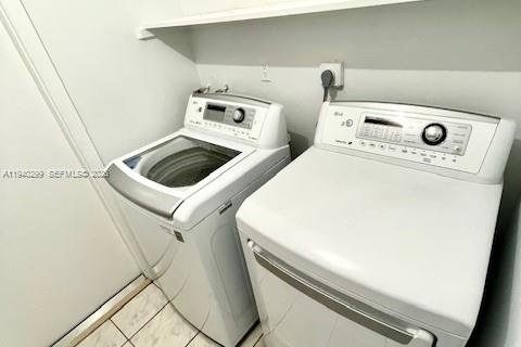 Снять в аренду квартиру в Форт-Лодердейл, Флорида 2 спальни, 253.99м2, № 1998484 - фото 18