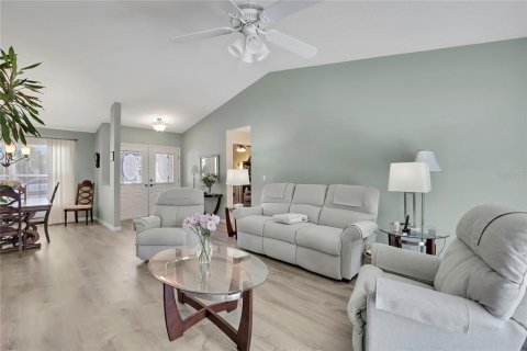 House in Spring Hill, Florida 3 bedrooms, 143.91 sq.m. № 2091570 - photo 6