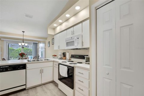 House in Spring Hill, Florida 3 bedrooms, 143.91 sq.m. № 2091570 - photo 11