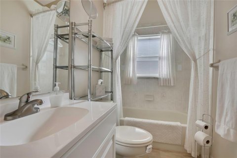 House in Spring Hill, Florida 3 bedrooms, 143.91 sq.m. № 2091570 - photo 27