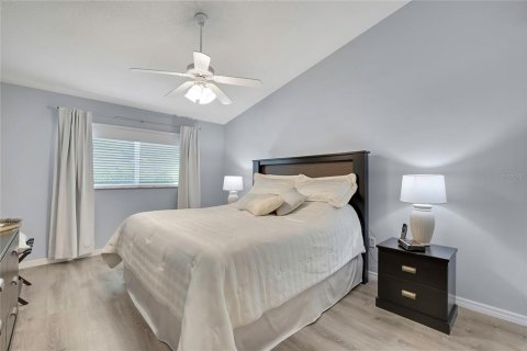 House in Spring Hill, Florida 3 bedrooms, 143.91 sq.m. № 2091570 - photo 17