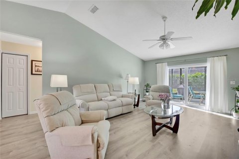 House in Spring Hill, Florida 3 bedrooms, 143.91 sq.m. № 2091570 - photo 3