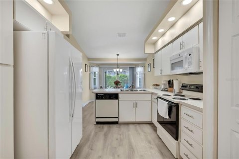 House in Spring Hill, Florida 3 bedrooms, 143.91 sq.m. № 2091570 - photo 10