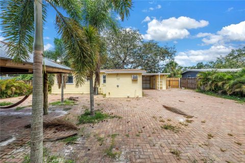 House in Saint Petersburg, Florida 2 bedrooms, 78.04 sq.m. № 1800409 - photo 10
