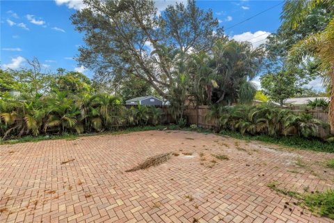 House in Saint Petersburg, Florida 2 bedrooms, 78.04 sq.m. № 1800409 - photo 7