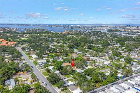 House in Saint Petersburg, Florida 2 bedrooms, 78.04 sq.m. № 1800409 - photo 13