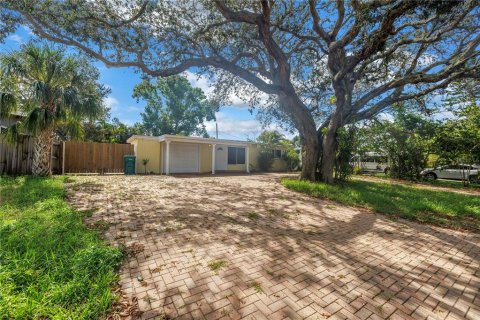 House in Saint Petersburg, Florida 2 bedrooms, 78.04 sq.m. № 1800409 - photo 17