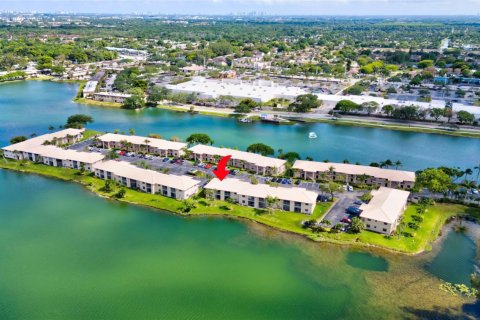 Condo in Margate, Florida, 2 bedrooms  № 1168567 - photo 1