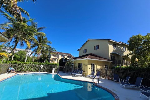 Снять в аренду таунхаус в Майами, Флорида 3 спальни, 119.1м2, № 2011104 - фото 17