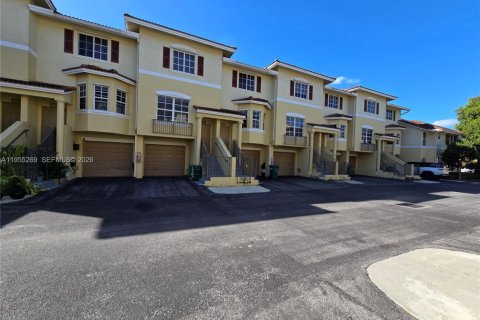 Таунхаус в Майами, Флорида 3 спальни, 119.1м2 № 2011104