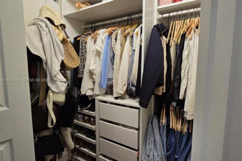 Снять в аренду таунхаус в Майами, Флорида 3 спальни, 119.1м2, № 2011104 - фото 8