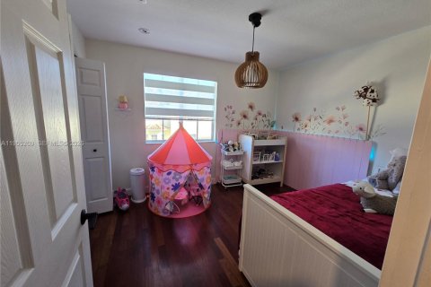 Снять в аренду таунхаус в Майами, Флорида 3 спальни, 119.1м2, № 2011104 - фото 11