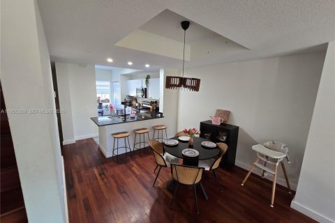 Снять в аренду таунхаус в Майами, Флорида 3 спальни, 119.1м2, № 2011104 - фото 4