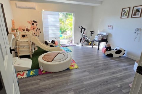 Снять в аренду таунхаус в Майами, Флорида 3 спальни, 119.1м2, № 2011104 - фото 14