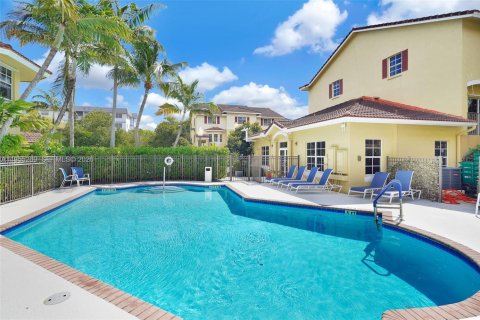 Снять в аренду таунхаус в Майами, Флорида 3 спальни, 119.1м2, № 2011104 - фото 26