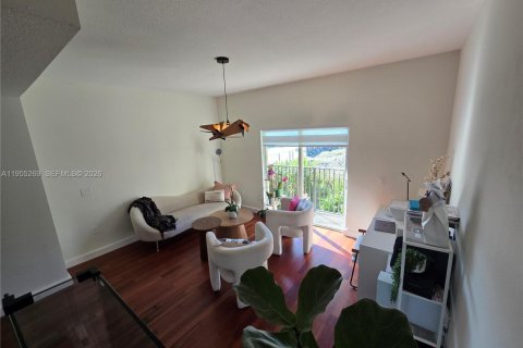 Снять в аренду таунхаус в Майами, Флорида 3 спальни, 119.1м2, № 2011104 - фото 3