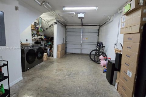 Снять в аренду таунхаус в Майами, Флорида 3 спальни, 119.1м2, № 2011104 - фото 15