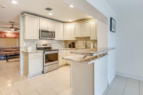 Casa en venta en Miramar, Florida, 3 dormitorios, 141.68 m2 № 1982362 - foto 7