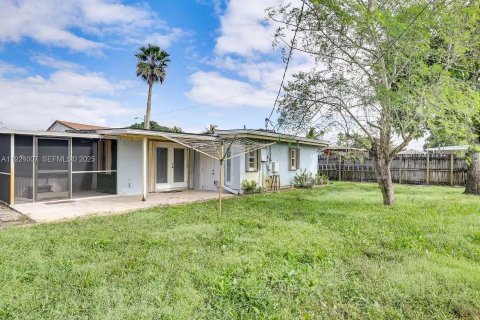 Casa en venta en Miramar, Florida, 3 dormitorios, 141.68 m2 № 1982362 - foto 2