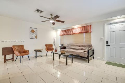 Casa en venta en Miramar, Florida, 3 dormitorios, 141.68 m2 № 1982362 - foto 11