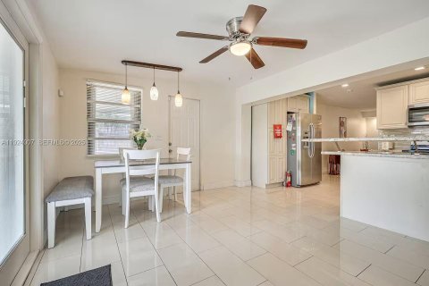 Casa en venta en Miramar, Florida, 3 dormitorios, 141.68 m2 № 1982362 - foto 10