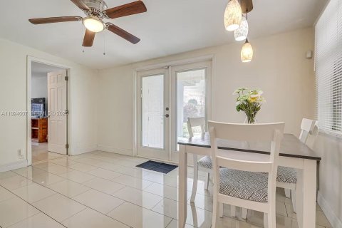 Casa en venta en Miramar, Florida, 3 dormitorios, 141.68 m2 № 1982362 - foto 3