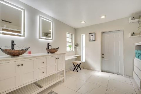 Casa en venta en Miramar, Florida, 3 dormitorios, 141.68 m2 № 1982362 - foto 14