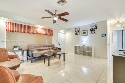 Casa en venta en Miramar, Florida, 3 dormitorios, 141.68 m2 № 1982362 - foto 4