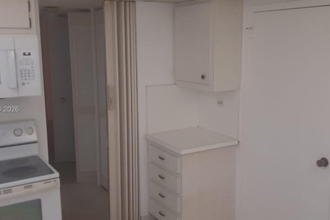 Condo in Sunny Isles Beach, Florida, 2 bedrooms  № 2076056 - photo 14