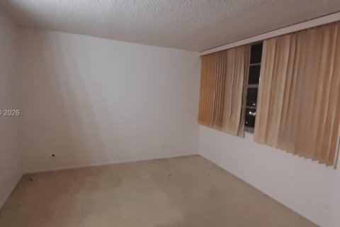 Condo in Sunny Isles Beach, Florida, 2 bedrooms  № 2076056 - photo 12