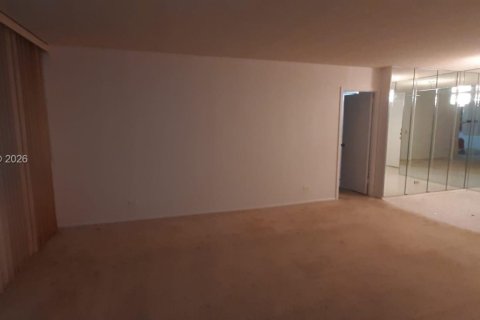 Condo in Sunny Isles Beach, Florida, 2 bedrooms  № 2076056 - photo 8