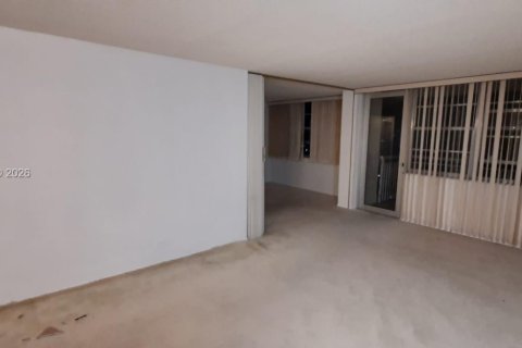 Condo in Sunny Isles Beach, Florida, 2 bedrooms  № 2076056 - photo 9