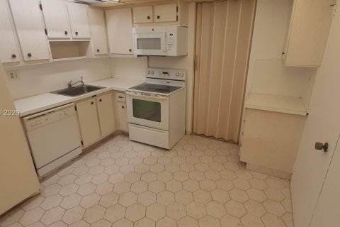 Condo in Sunny Isles Beach, Florida, 2 bedrooms  № 2076056 - photo 17