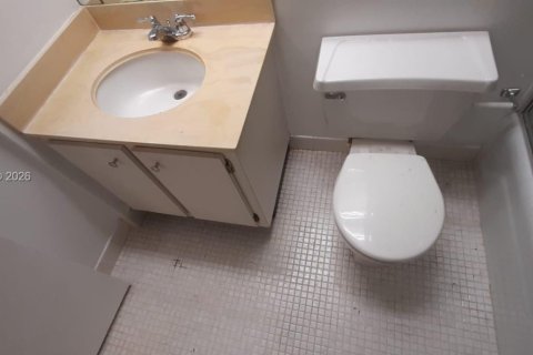 Condo in Sunny Isles Beach, Florida, 2 bedrooms  № 2076056 - photo 28
