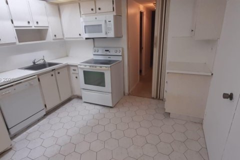 Condo in Sunny Isles Beach, Florida, 2 bedrooms  № 2076056 - photo 15