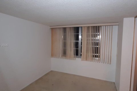 Condo in Sunny Isles Beach, Florida, 2 bedrooms  № 2076056 - photo 10