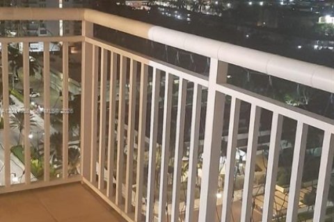 Condo in Sunny Isles Beach, Florida, 2 bedrooms  № 2076056 - photo 3