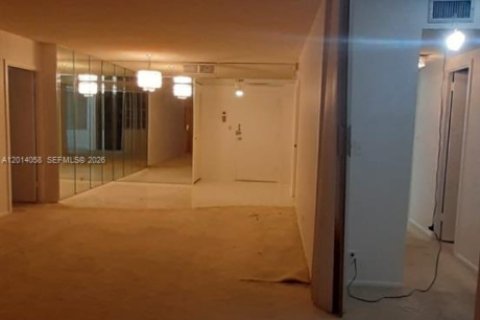 Condo in Sunny Isles Beach, Florida, 2 bedrooms  № 2076056 - photo 20