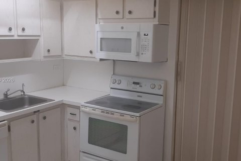 Condo in Sunny Isles Beach, Florida, 2 bedrooms  № 2076056 - photo 19